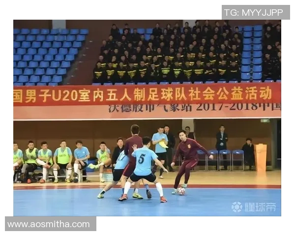 足球明星亲自赠送球衣给粉丝传递温暖与激情的感人时刻